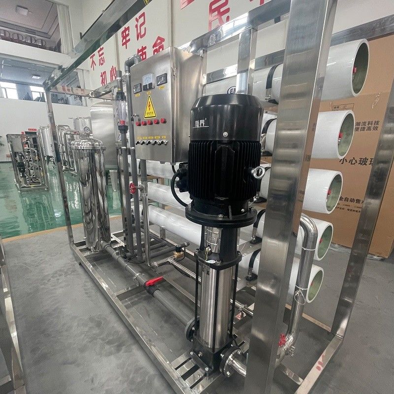 1500*600*1500mm 380V/1.5Kw RO 水源プラント 10000LPH リバースオスモースシステムソリューション