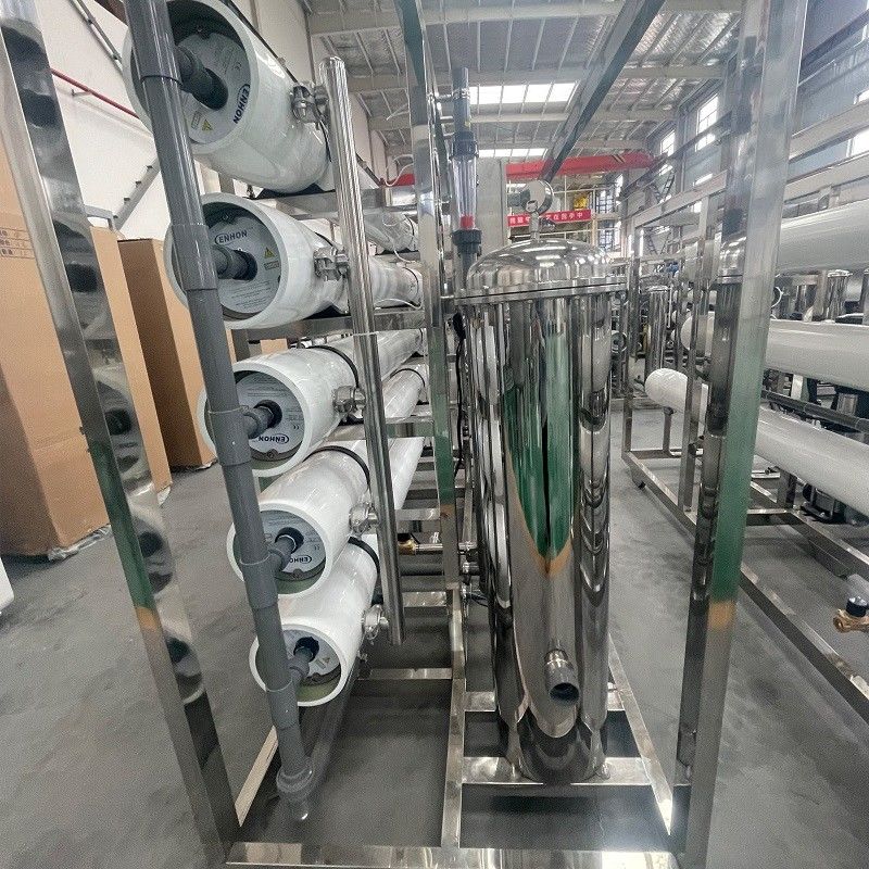 1500*600*1500mm 380V/1.5Kw RO 水源プラント 10000LPH リバースオスモースシステムソリューション