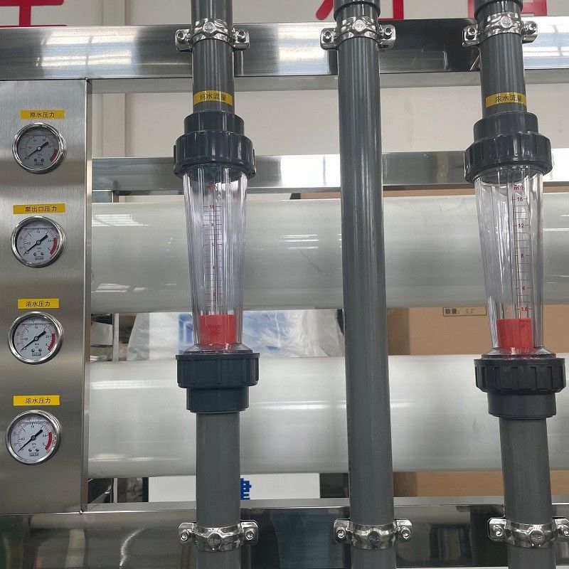 1500*600*1500mm 380V/1.5Kw RO 水源プラント 10000LPH リバースオスモースシステムソリューション